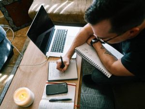 nhân viên kinh doanh làm kế hoạc bán hàng
